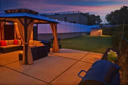 30 seconds to NYC Train | Sleeps 12| Free Parking