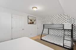 🗽 Rainforest Retreat – Spacious 4BR / 2BA Duplex Minutes from NYC | Sleeps 16