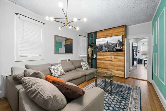 Massive Home | Sleeps 16+ |25m to NYC - Image 1