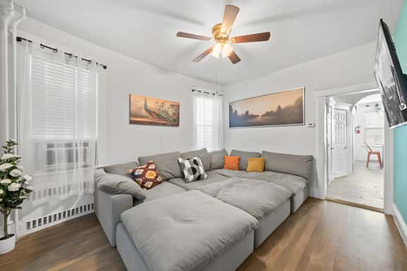 Huge Home | Sleeps 10+ | Minutes from NYC - Image 1