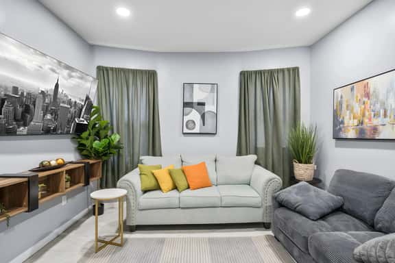 Spacious 6BR/2BA Family Home – Minutes from NYC - Image 1
