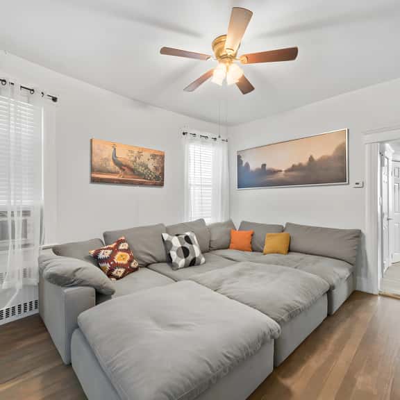 Huge Home | Sleeps 10+ | Minutes from NYC - Image 1
