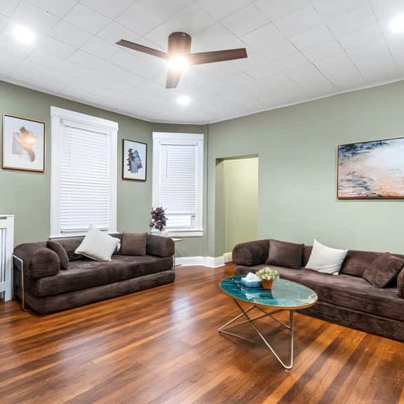 Mancave, PS5, Pool, Gym & Golf| 20 Min NYC - Image 1