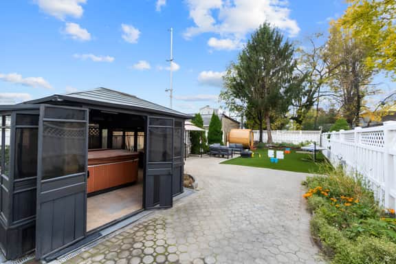 Hot Tub + Sauna + Gaming| NYC | EWR | Sleeps 30 | 4 King Beds!