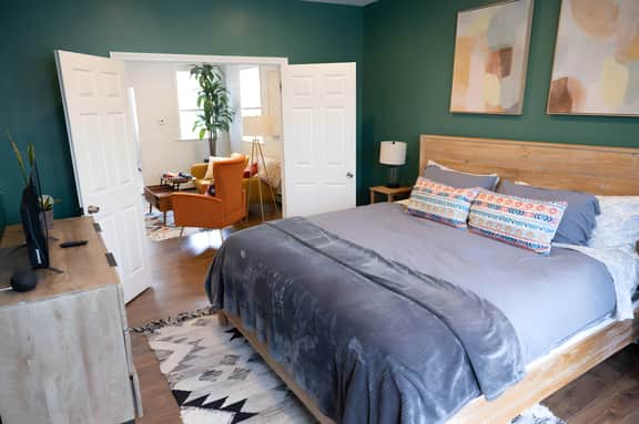 🗽 Rainforest Retreat – Spacious 4BR / 2BA Duplex Minutes from NYC | Sleeps 16