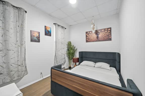 Massive 4-Story Home|Sleeps 30 | 25 Minutes to NYC