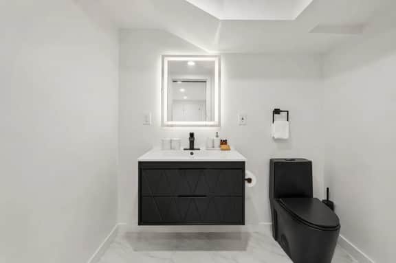 Spacious Modern Duplex | Minutes from NYC - Image 3