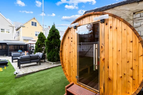 Hot Tub + Sauna + Gaming| NYC | EWR | Sleeps 30 | 4 King Beds!