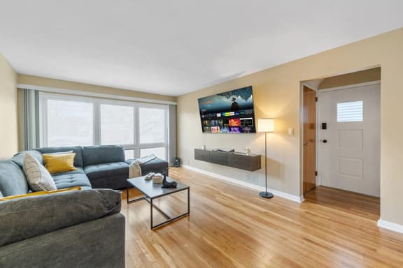 Spacious Modern Duplex | Minutes from NYC - Image 1